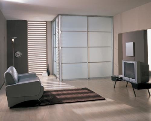 Гардеробная в углу гостиной corner-closet9